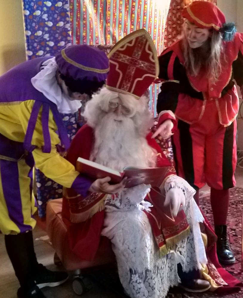 sinterklaas met zijn pieten